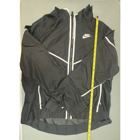 Nike Light Vented Zip Jacket Black Womens M Windbreaker With Zippered Pockets - Picture 12 of 16